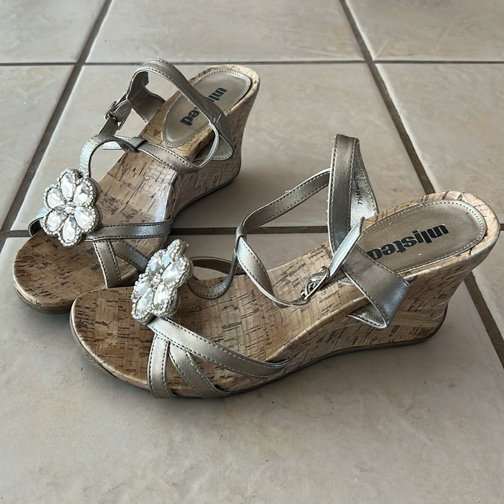 Women’s gold and jeweled wedge heeled sandals. - Picture 3 of 4
